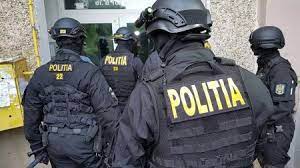 Mită pentru obţinerea permisului de şofer: patru polițiști rutieri şi de la înmatriculări au fost reținuți pentru fapte de corupție