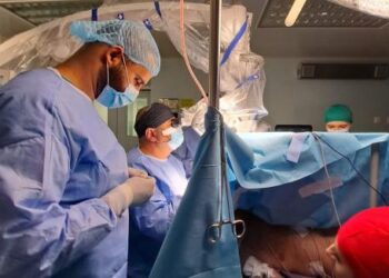 Premieră medicală la Oradea: Operaţie de tumoră cerebrală pe un pacient treaz şi conştient