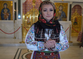 VIDEO/GALERIE.Iuliana Tătar a filmat alături de starețul Mănăstirii Izbuc pentru priceasna „M-așteaptă Maica Sfântă la Izbuc”