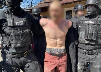 Un fost concurent la X Factor și-a sechestrat soția și a amenințat că o ucide. Când a intervenit poliția s-a urcat pe acoperiș