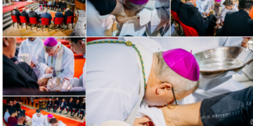 GALERIE. Moment cu semnificație. Episcopul László Böcskei a spălat picioarele a 12 credincioși