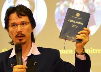 Judecătorul Cristi Danileț spune ce e de faăcut după ce un profesor a fost transformat în obiect sexual 