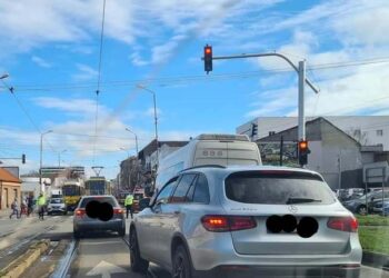 Bărbat lovit de o mașină pe Bulevardul Decebal