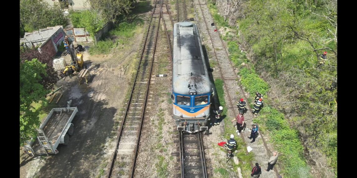 Locomotiva unui marfar încărcat cu motorină a luat foc lângă Gara Centrală