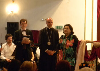 Legătura profundă a episcopului Bercea cu marea soprană Virginia Zeani e dincolo de moarte. Trupul divei, depus la Catedrală