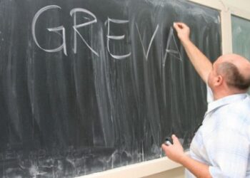 Grevă pe jumătate în școlile din Bihor. Părinții trebuie să afle de la școli dacă profesorii sunt sau nu în grevă. Părinții cer clarificări
