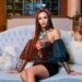VIDEO. Povestea orădencei care după colaborarea cu marele Ovidiu Lipan Țăndărică scoate piesă cu Doru Todoruț. Jessie e absolventă de Drept și a debutat la 11 ani în televiziune