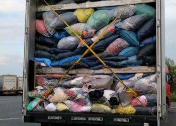 Două camioane ticsite cu deşeuri din Germania au încercat să intre ilegal prin Borş şi Nădlac