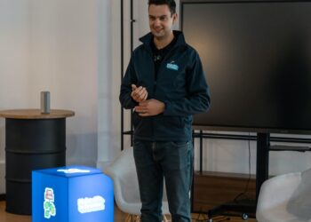 Principalele orașe pentru startup-uri  sunt: București, Cluj-Napoca, Timișoara, Oradea, Iași, Brașov și Sibiu