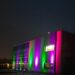 GALERIE. Imagini inedite cu o firmă din Oradea scăldată toată noapte în mov și verde.De ce au ales această imagine
