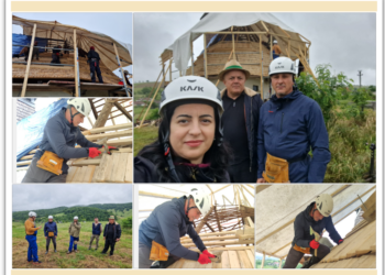 Imagini inedite cu prefectul Țiplea voluntar la Fâșca. La construirea bisericii nu s-a utilizat fierăstrăul, toate bârnele fiind tăiate din topor