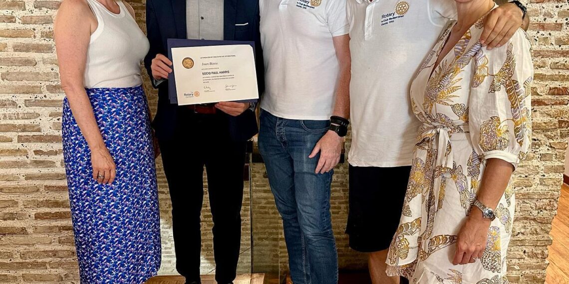 GALERIE. Beiușeanul  Ionică Bizău a primit distincția Paul Harris Fellow. Președintele SUA Jimmy Carter, Simona Hallep, astronautul  James Lovell au acceași distincție
