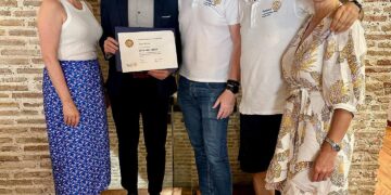 GALERIE. Beiușeanul  Ionică Bizău a primit distincția Paul Harris Fellow. Președintele SUA Jimmy Carter, Simona Hallep, astronautul  James Lovell au acceași distincție