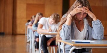 12 pe un loc la titularizare, la examenul de azi. Patru ore a durat proba scrisă. Cele mai căutate posturi