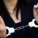 Comunitatea din Ineu șocată după crimă. Femeia care și-a înjunghiat tatăl riscă 25 de ani de pușcărie