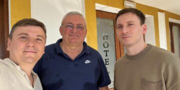 Denis Roabes, vedeta de la The Motans, întâmpinat ca un star,  de doi primari la Aleșd. Promite un concert de vis de la ora 22
