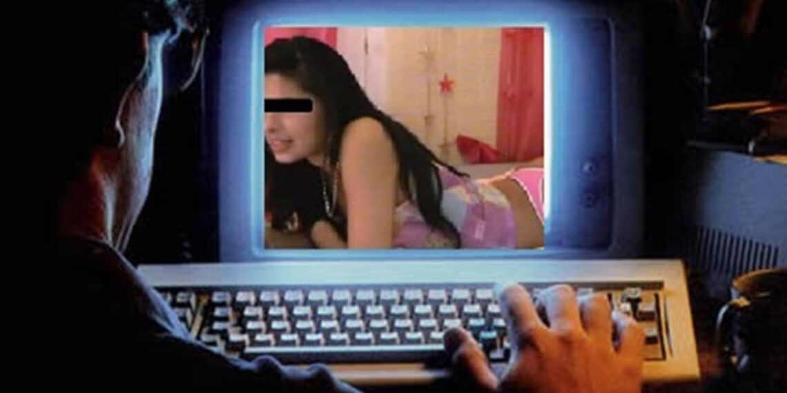 A filmat doi minori făcând sex şi a postat filmarea pe internet