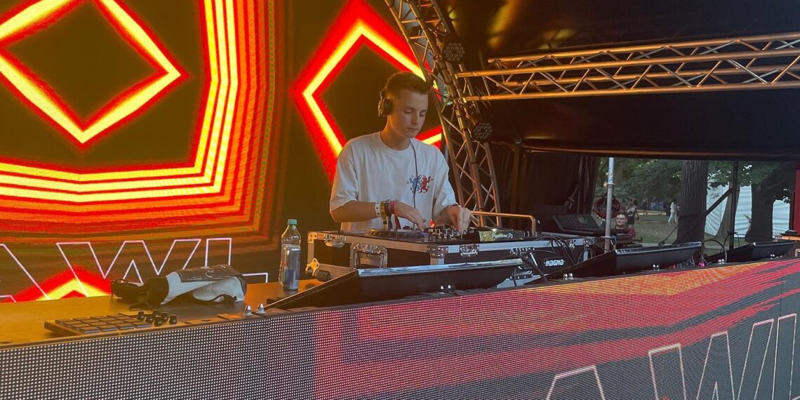 Puștiul de 16 ani de la Școala Agora va mixa la CODRU Festival, eveniment din Top 10 Medium Festivals în Europa 