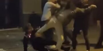 Un bărbat este căutat pentru a fi încarcerat, după o bătaie cu furci, topoare, pietre, la un botez în Gepiu. 7 persoane în arest 