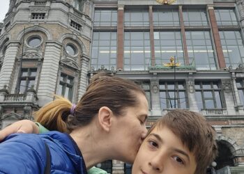 Vor protesta până vor fi auziți. Azi, la ora 18,00, mama  băiatului de 12 ani, ucis pe trecere, protest pentru un semafor