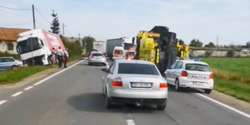 Trei autotrenuri și un autoturism implicate într-un accident la Oșorhei