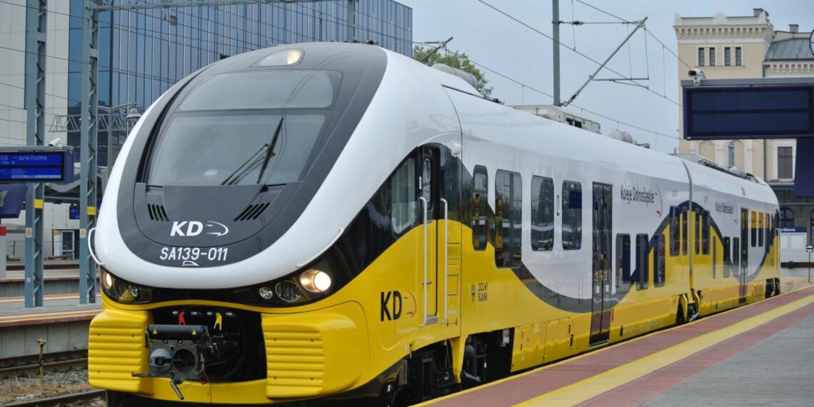 Pe ruta Oradea-Cluj-Brașov, trenuri electrice made in Polonia