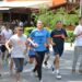 Povestea impresionantă a inginerului IT care de 10 ani aleargă pe ruta Beiuș-Timișoara pentru a strânge bani pentru burse destinate elevilor