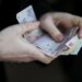 Anomalia burselor. Un elev cu media 1,97 ia bursă de merit