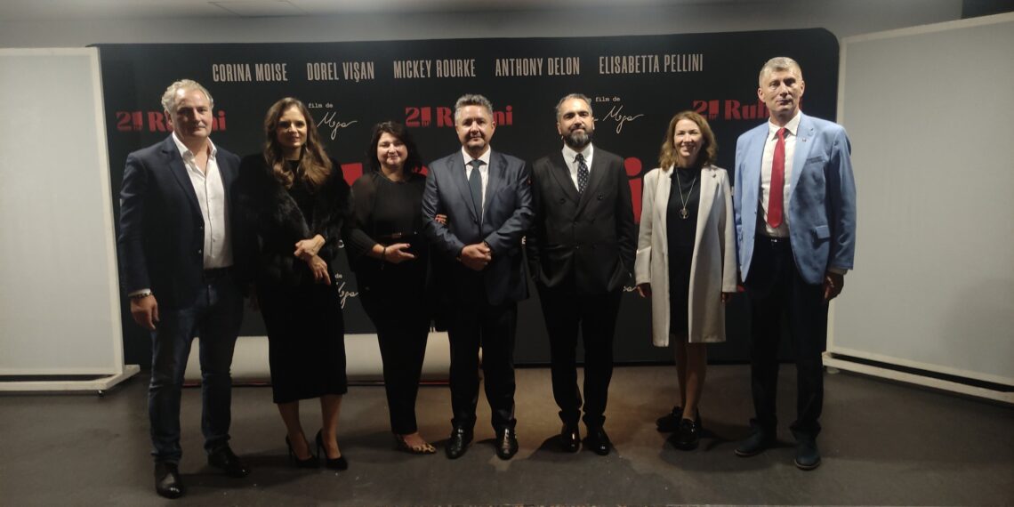GALERIE. Fostul președinte Emil Constantinescu la premiera de gală a filmului regizat de preotul orădean Ciprian Mega alături de megastarurile:  Elisabetta Pellini, Mickey Rourke, Anthony Delon