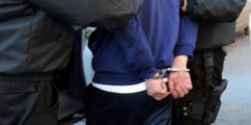Bărbatul care a reușit performanța de a fi reținut de două ori în trei zile și care are o colecție de infracțiuni: cămătărie, şantaj, instigare la înșelăciune, instigare la tentativă de înșelăciune a cerut să fie liber