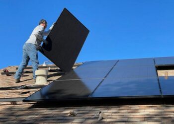 Firma din Oradea care a blocat în instanță Casa Verde a căzut la pace cu Fondul de Mediu.90.000 de beneficiari aşteaptă Programul „Casa Verde Fotovoltaice