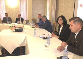 Un avocat și un medic au luat pulsul DIICOT, Antidrog, Crimă Organizată, a medicilor, farmaciștilor, preoților înainte de a vota legea care prevede 25 de ani de închisoare pentru cei care cultivă și vând droguri