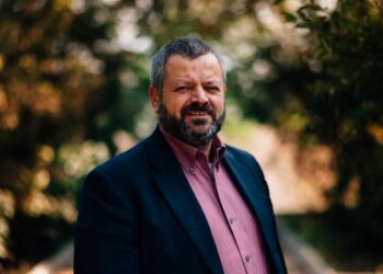 Profesorul Marius Cruceru, operat de urgență pe inimă. ”De când mi-a făcut inima fibrilații, am devenit mai simțitor un pic, am căpătat un pic de … inimă. Îmi fac planuri pentru felul în care îmi voi petrece eternitatea.” Universitarii chemați la rugăciune