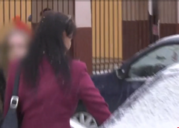 Fata  care l-a înjunghiat pe pedagog, reținută. Ar fi spus că nu regretă