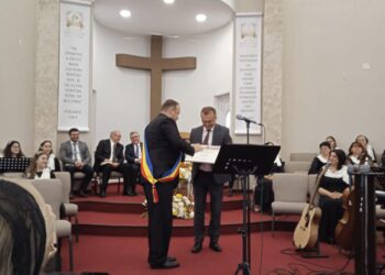 Pastorul Iosif Berce a primit titlul de cetățean de onoare al comunei Lugașu de Jos de la primarul Sorban Levente