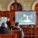 La tribunal, ca la cinema. Protagoniști ai unor accidente rutiere vizionează filme în sala de judecată