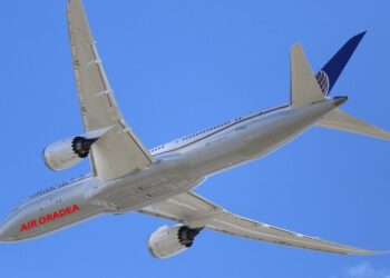 Zboruri de linie Oradea – Varșovia, către cel mai mare hub aerian din Europa central-estică. Bolojan promite   conexiuni spre SUA, Canada, Asia șispre toata Europa, după modelul altor orașe de mărimea Oradiei