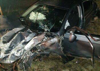 Patru oameni la spital după ce o căruță nesemnalizată a fost spulberată de o mașină în zona Borod