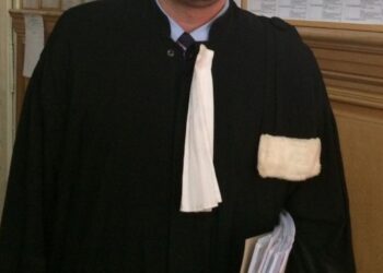 Codamnat de Judecătoria Salonta la 11 luni de închisoare pentru că a amenințat un avocat. 5000 lei daune morale