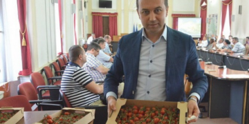 Care e secretul fiului unei familii de țărani din Bălaia,  Cristian Buzlea, directorul OJFIR  care aduce iar Bihorul pe locul I național. Finanțări de 53 de milioane de euro pentru satele Bihorului