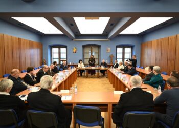 GALERIE. Ce i-au cerut cei mai influenți reprezentanți ai cultelor ministrului Familiei la întâlnirea de la Oradea