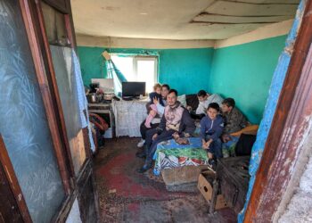 Fotograful care a reușit să aducă zâmbetul pe chipul a 40 de copii din zona Tărian.  Alți copii îl așteaptă pe Moș Crăciun cu sprijinul nostru