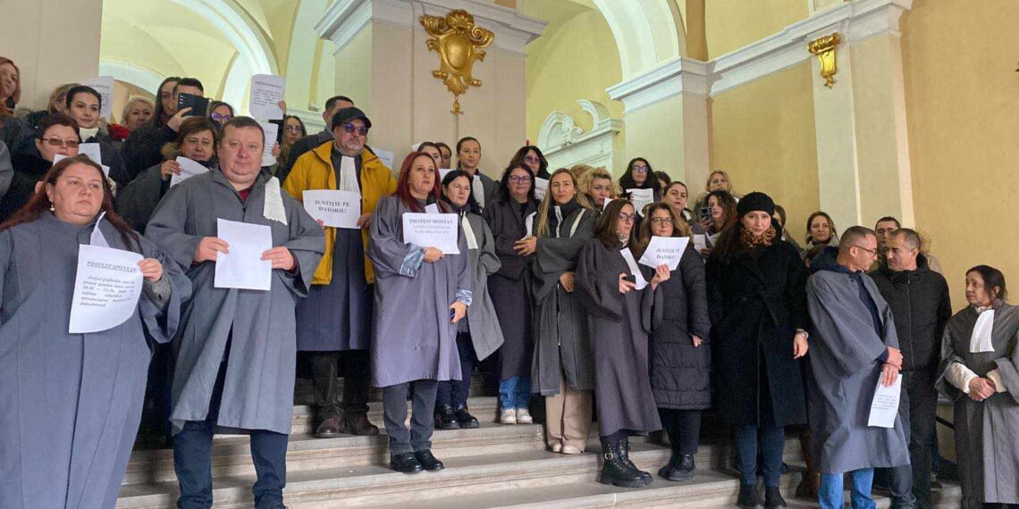 Din 11 decembrie, grefierii din instanțe și parchete vor asigura activitatea doar pentru urgențe