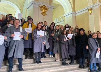 Din 11 decembrie, grefierii din instanțe și parchete vor asigura activitatea doar pentru urgențe