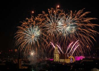 Revelion 2024 în Piața Unirii.Circulația rutieră va fi întreruptă între orele 23:00 – 01:00