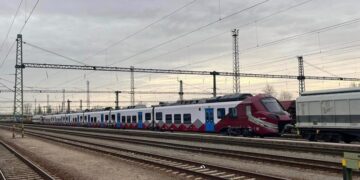 Cum arată primul tren electric cumpărat de România în ultimii 30 de ani, care va circula și pe linia ferată Oradea – Cluj Napoca. Costă 13 milioane de euro