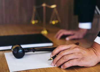 Acțiune în daune-interese: restrângerea, pe cale convenţională, a dreptului de proprietate în privința atributului folosinţei acestui drept| Jurisprudență ÎCCJ