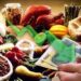 Continuă plafonarea la alimentele de bază care sunt consumate de 50% din români. Ce intră pe noua listă