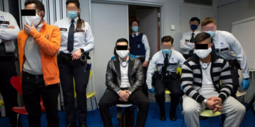 Tânărul care ziua culegea roșii în Belgia și noaptea se prostitua, transferat să execute 23 de ani de pușcărie în România după ce și-a ucis un client