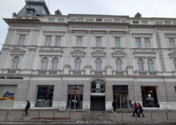 Hotel din Transilvania, adjudecat  de un investitor surpriză care a făcut cumpărători ș în centrul Oradiei